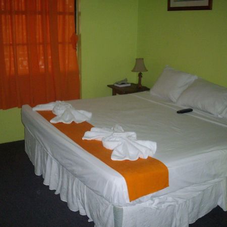 The Bakadeer Inn Belize City Exteriér fotografie