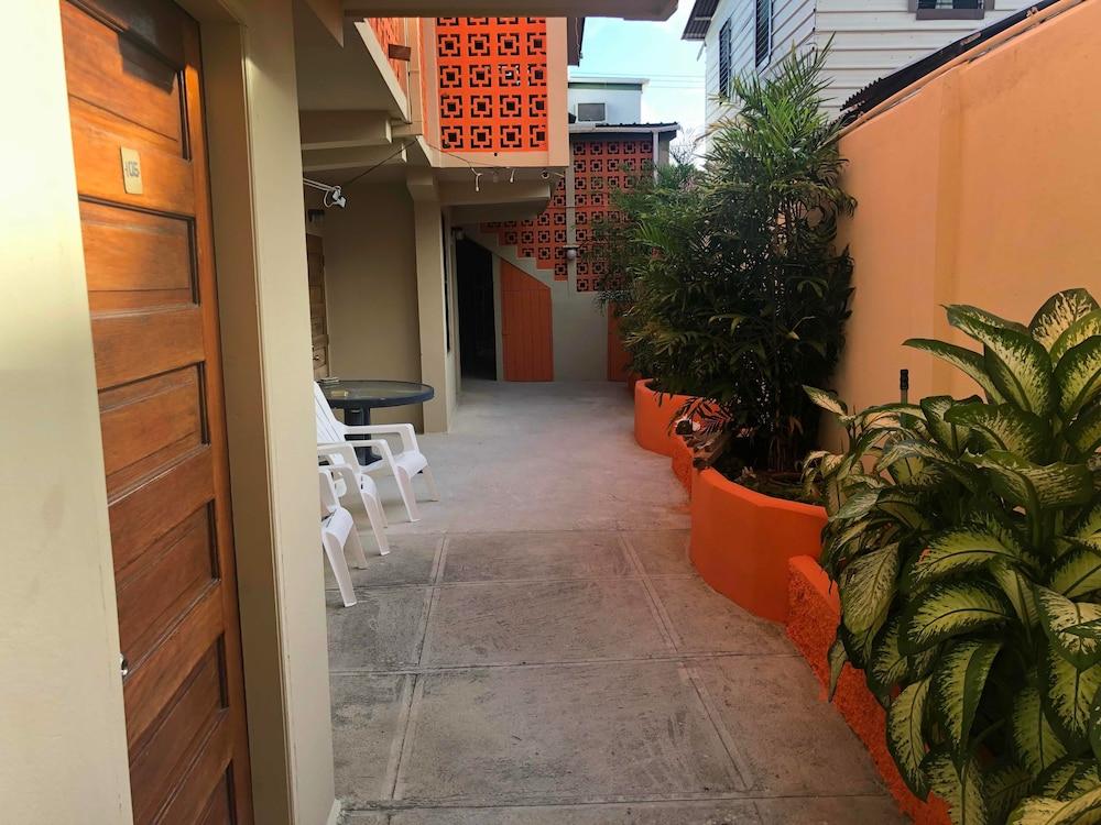 The Bakadeer Inn Belize City Exteriér fotografie