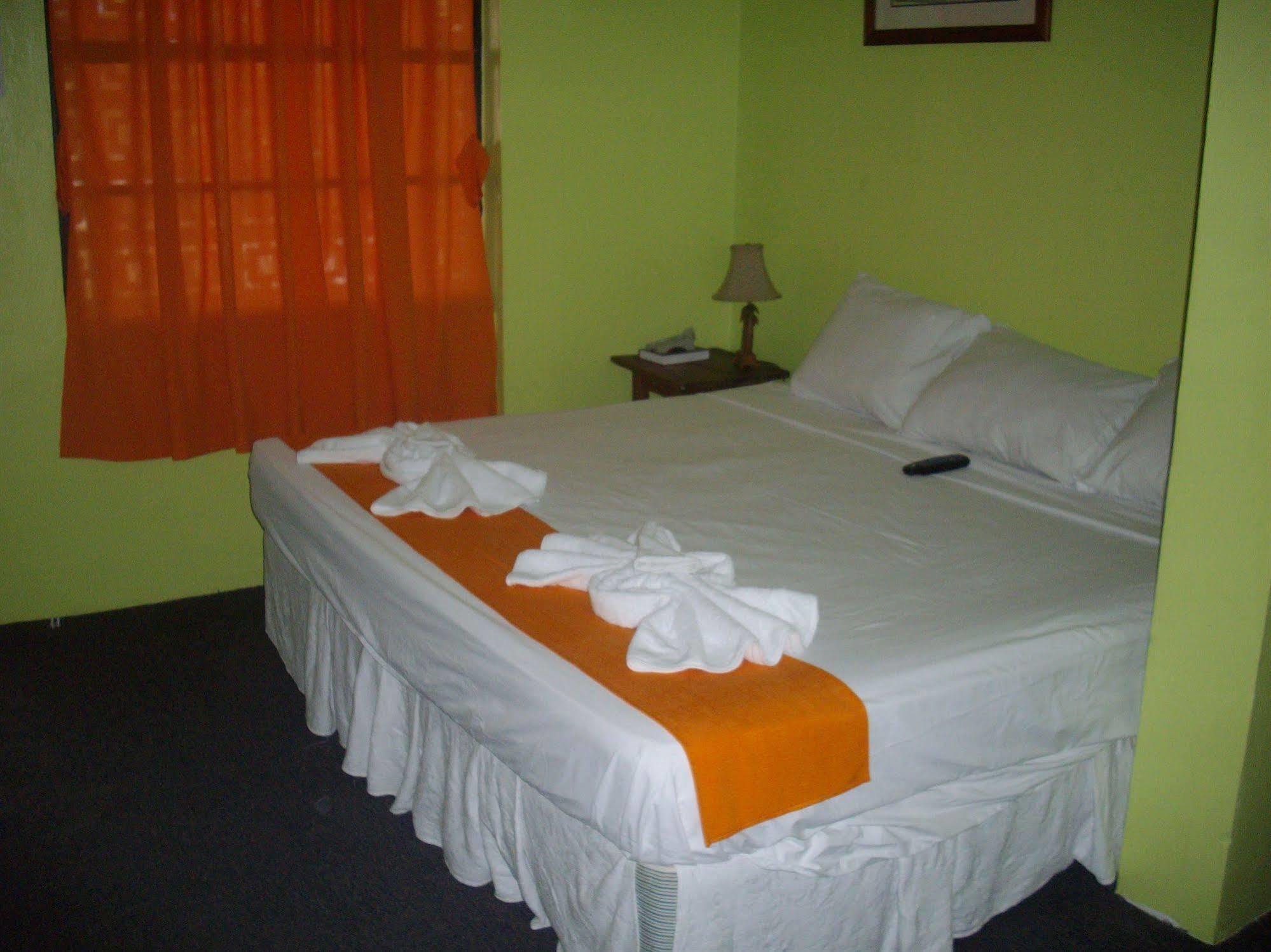 The Bakadeer Inn Belize City Exteriér fotografie